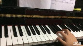 儿童成人钢琴弹奏视频,儿童与成人弹奏技艺的对比赏析