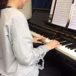 儿童成人钢琴弹奏视频,儿童与成人弹奏技艺的对比赏析