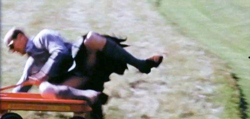 成人女孩不慎跌倒视频,揭秘成人女孩意外跌倒的惊险瞬间