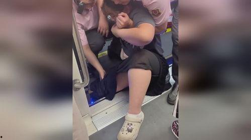 成人压腿痛苦女生视频,女生挑战成人压腿极限