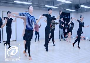 复古成人舞蹈视频教学,跟随经典成人舞蹈视频重拾时代风情  第2张