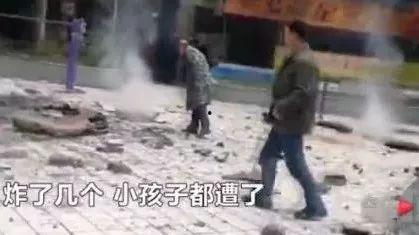 成人掉下井盖的视频,成人坠入井盖，紧急救援行动展开  第3张